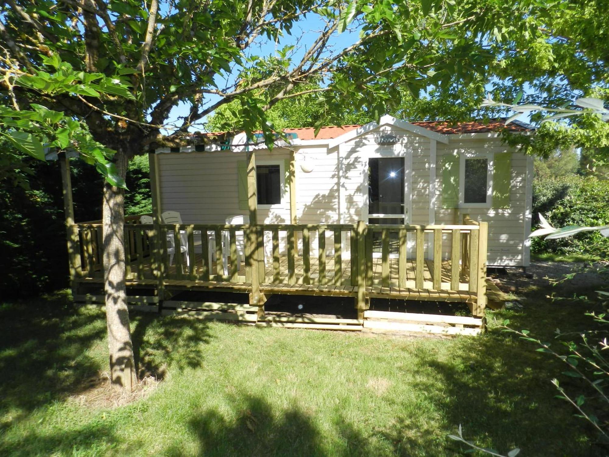 Camping Le Clos De La Lere Cayriech Экстерьер фото